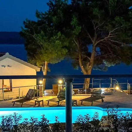The Pine Resort, 3 Stanici